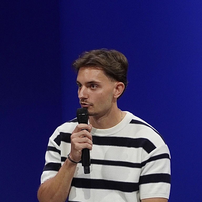 Rendre l’IA accessible à tous : ma mission avec L’IA Café Club & Académie (Anthony QUINCHON)