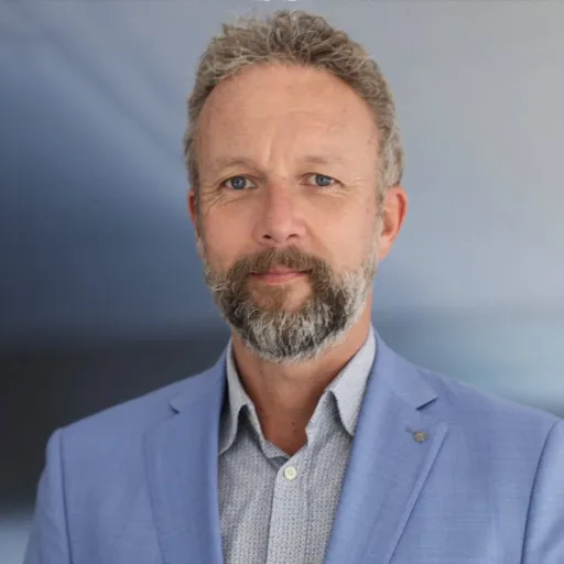 Agents autonomes, IA frugale, no-code : Ce qui attend vraiment les TPE/PME en 2026 (Baudouin MARBACH, Outivy)