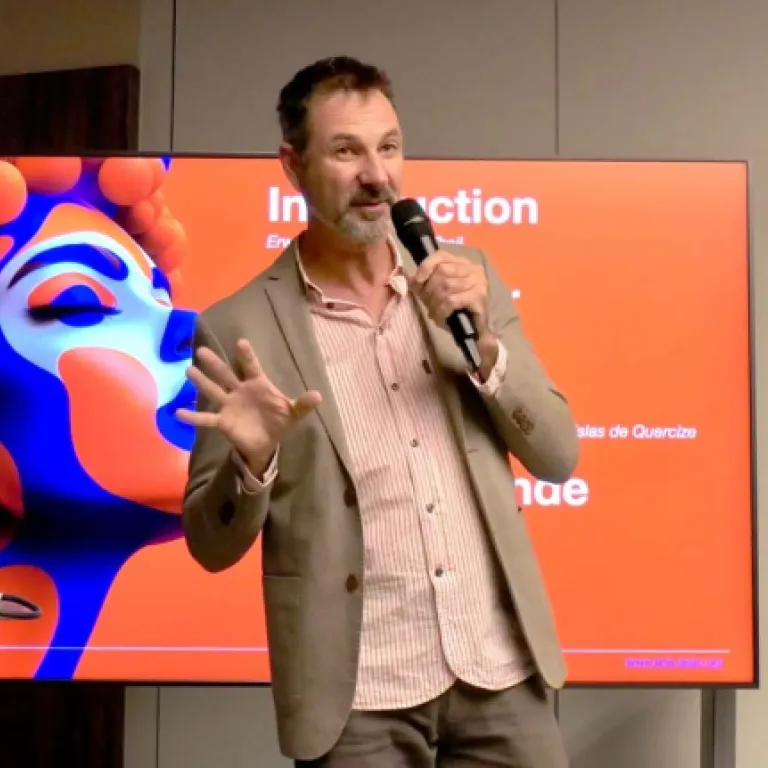 L'IA au service du créatif, et non l'inverse. (Arnaud WEBER, Le Village Design)