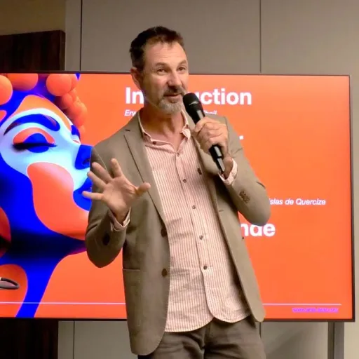 L'IA au service du créatif, et non l'inverse. (Arnaud WEBER, Le Village Design)